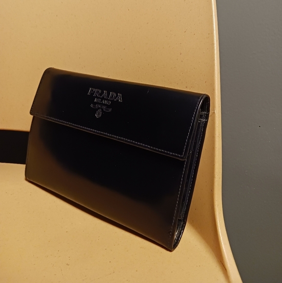 Prada Black patent leather wallet, checkbook - Picture 5 of 16